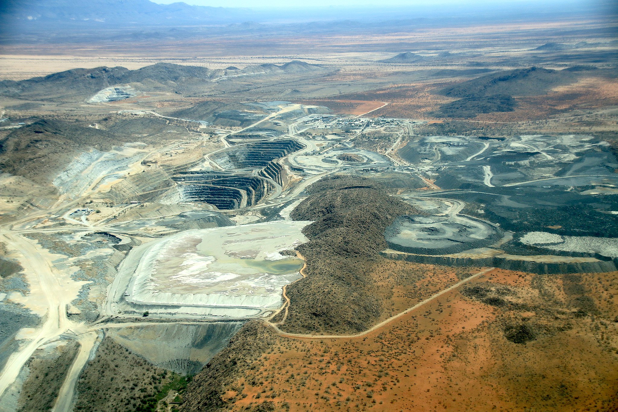 A Gold Tie Versus A Gold Stock - MiningFeeds